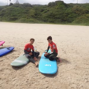Alumnos de Merón Surf julio 2025