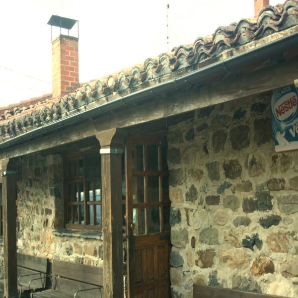 Fachada restaurante TIa Goya en Camporredondo de Alba en Palencia