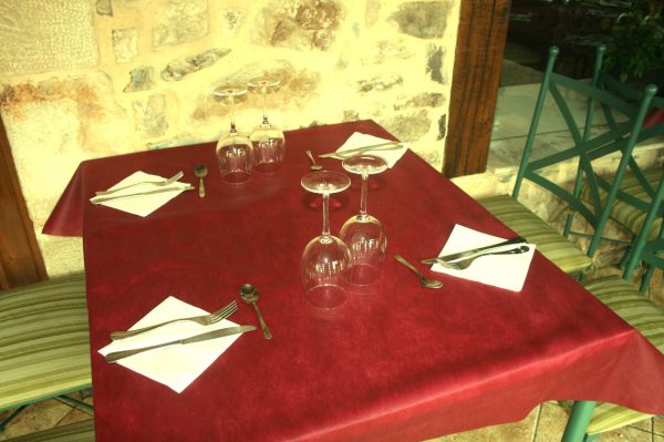 Restaurante de la posada Fuentes Carrionas en Camasobres en La Perní