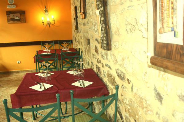 Restaurante de la posada Fuentes Carrionas en Camasobres en la comarca de la Pernía