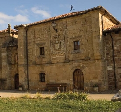 Casona blasonada en Quintanaluengos en Palencia