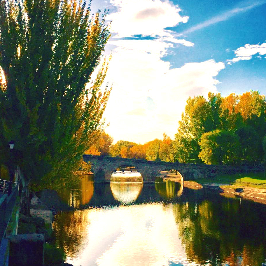 Vista del puente de cuatro ojos en Navaluenga