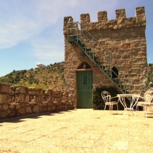 Alquiler de Isla Privada con Castillo en el Embalse de El Burguillo