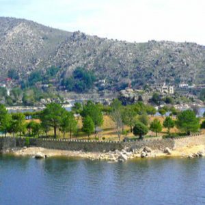 Alquiler de Isla Privada con Castillo en el Embalse de El Burguillo