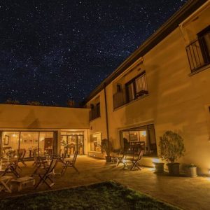 Hotel en embalse en Navaluenga