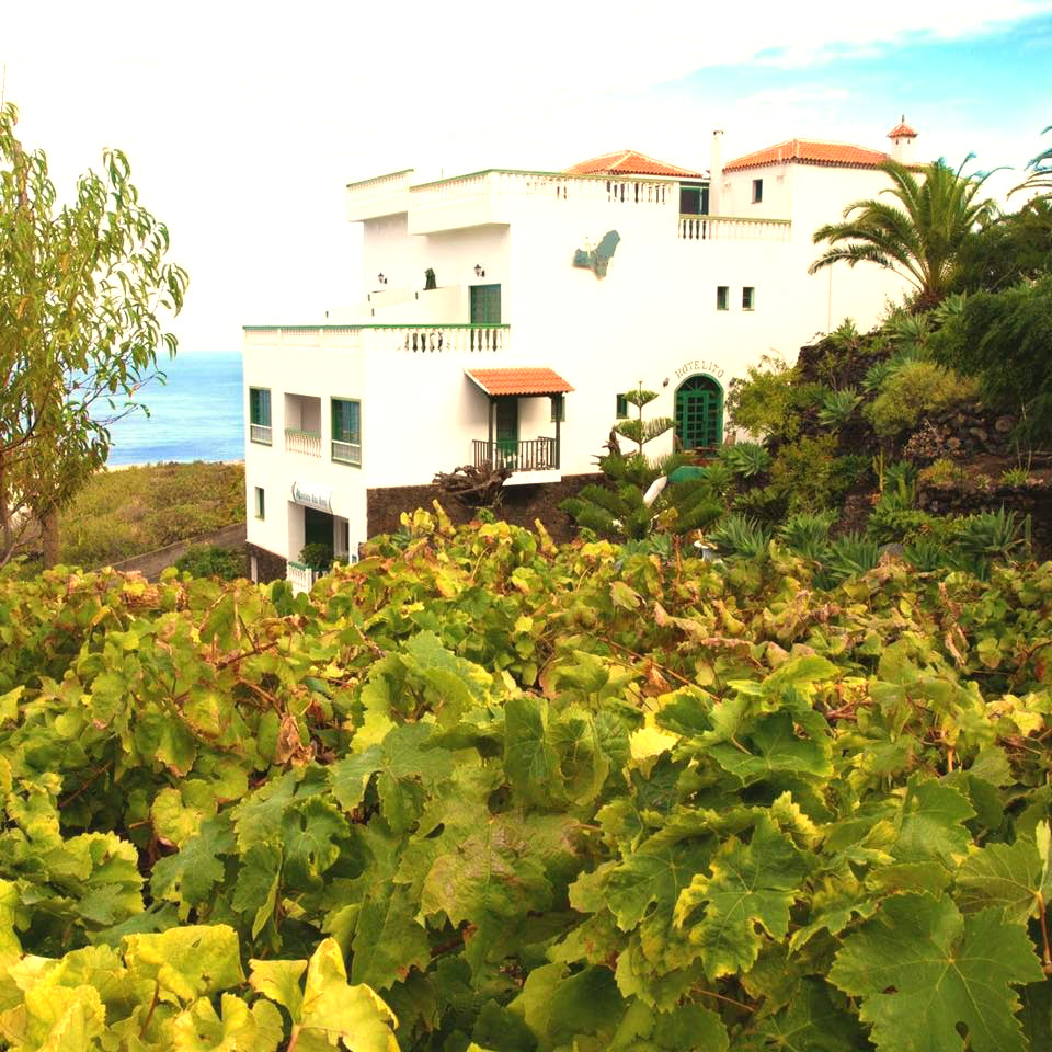 Fachada del Hotel Ida Ines en el Hierro