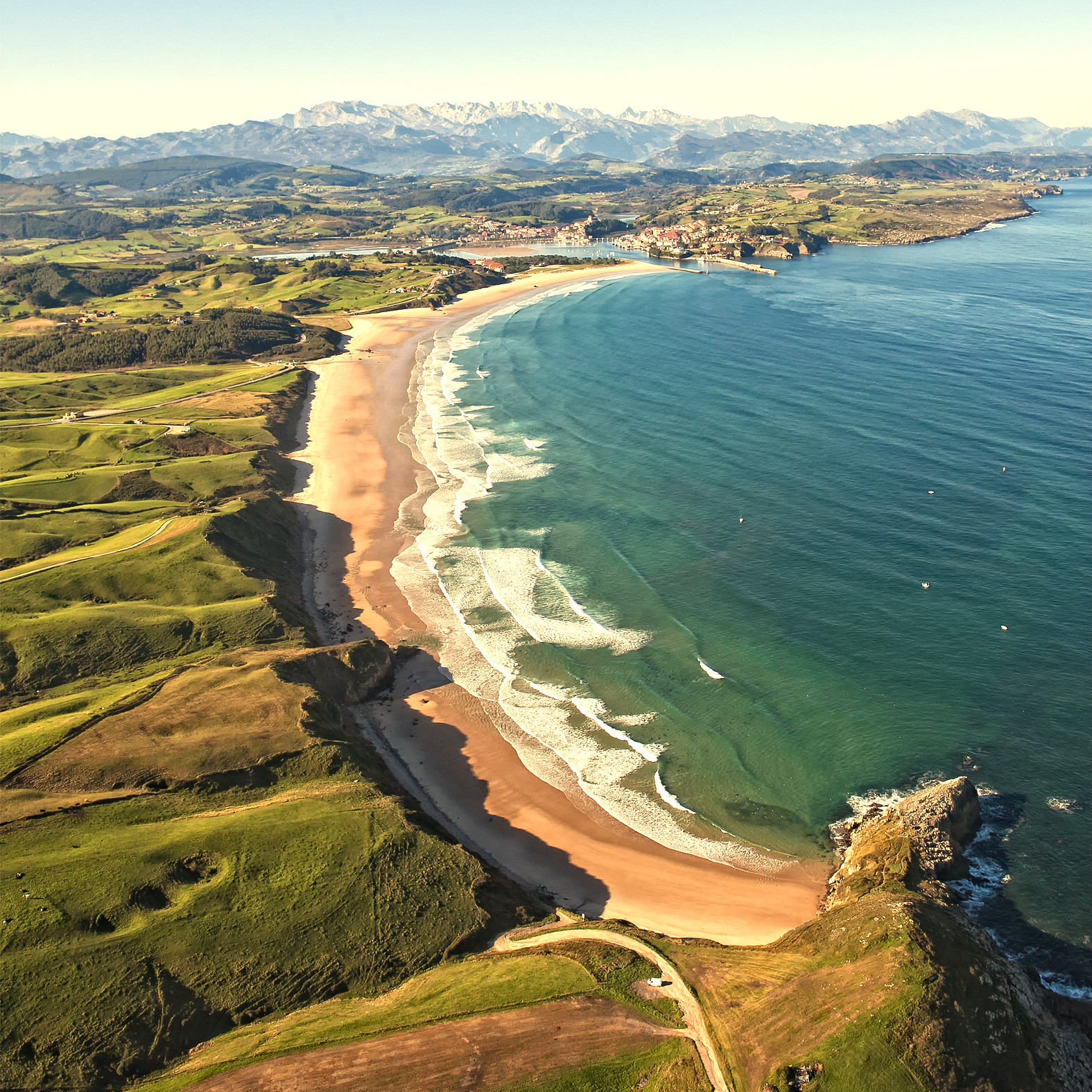 Playa Merón en San Vicente de la Barquera en Cantabria