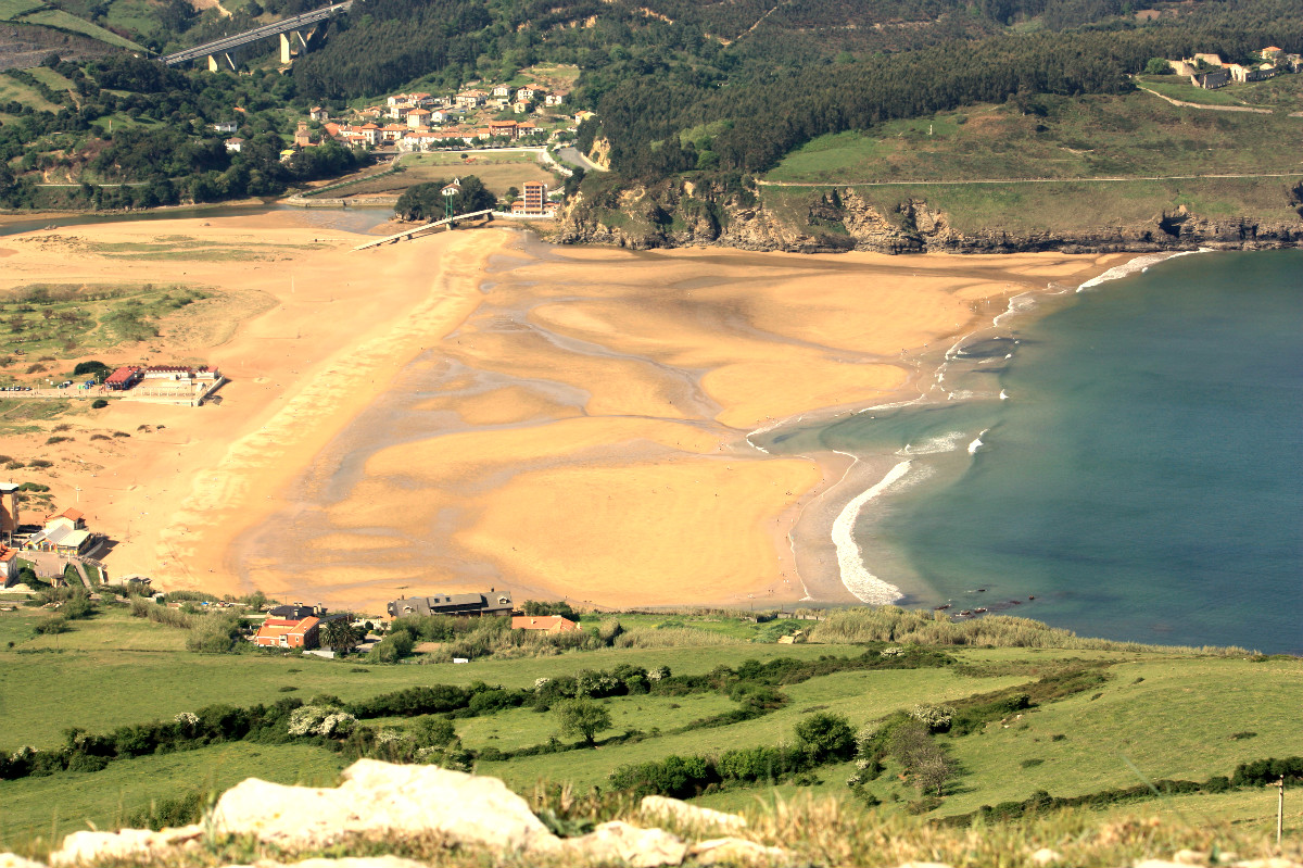 Playa de la Arena en Zierbena en Vizcaya