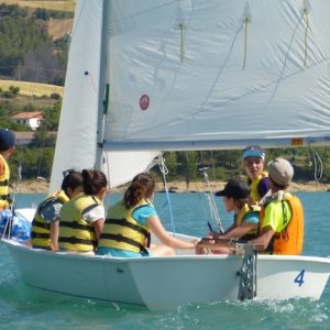 Vela ligera adultos en el Embalse de Alloz