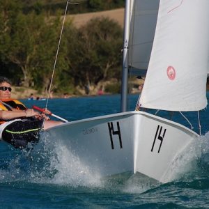 Vela ligera adultos en el Embalse de Alloz