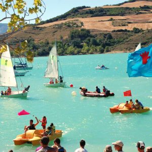 Curso de navegación a vela infantil en el Embalse de Alloz