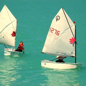Curso de navegación a vela infantil en el Embalse de Alloz