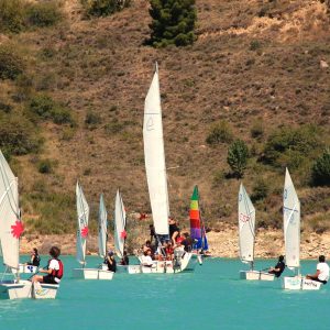 Curso de navegación a vela infantil en el Embalse de Alloz
