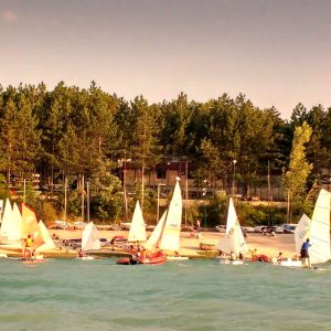 Curso de navegación a vela infantil en el Embalse de Alloz