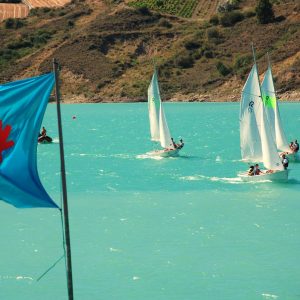 Curso de navegación a vela infantil en el Embalse de Alloz