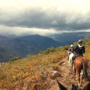 Rutas a caballo por la Sierra de Boria en San Vicente de la Barquera