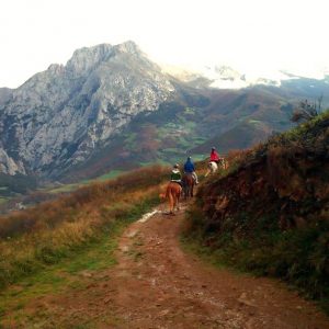 Rutas a caballo por la Sierra de Boria en San Vicente de la Barquera