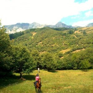 Rutas a caballo por la Sierra de Boria en San Vicente de la Barquera