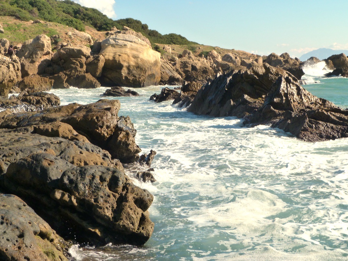 Acantilados en la Playa de Bolonia en Cádiz