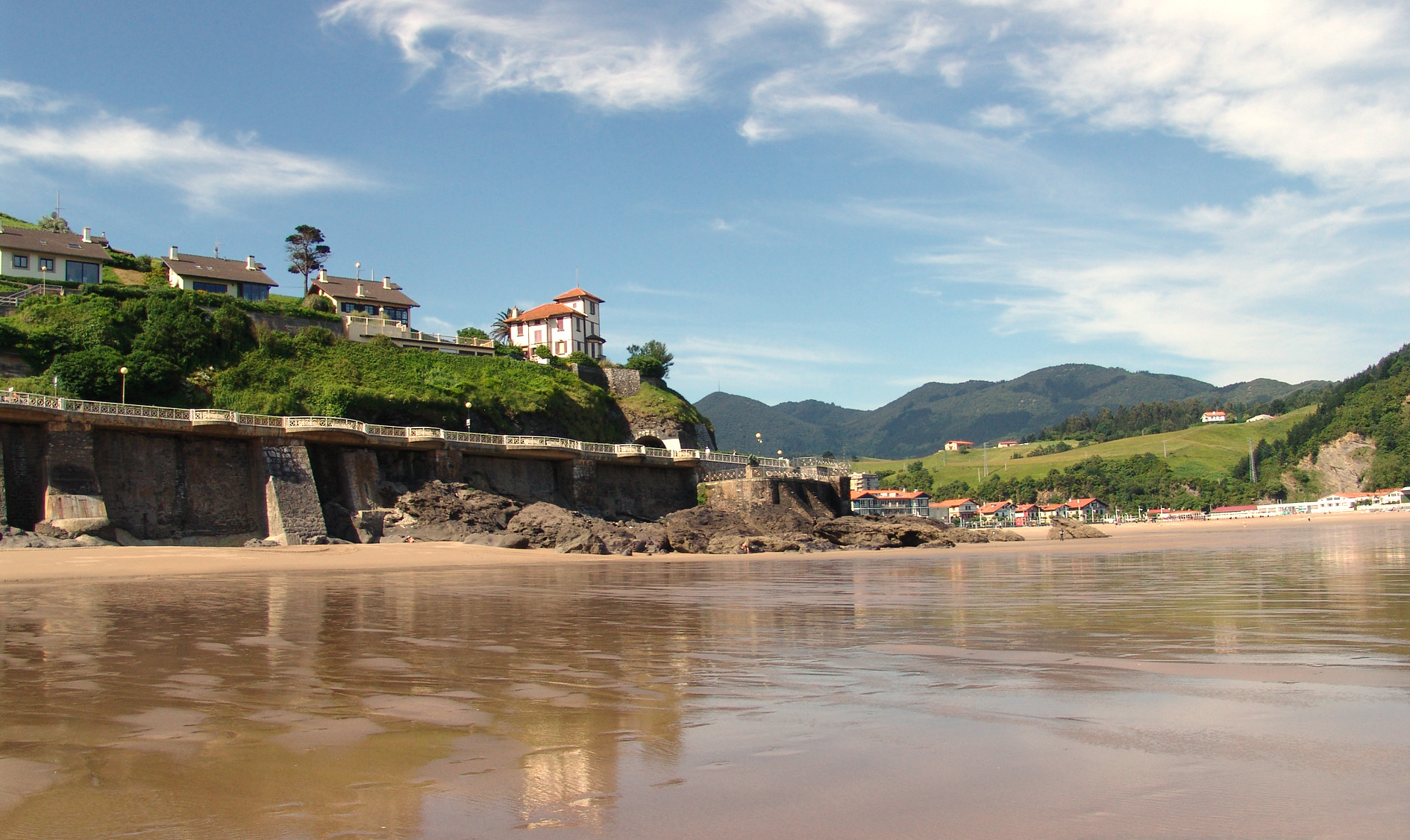 Playa de Deba en Guipúzcoa en el País Vasco