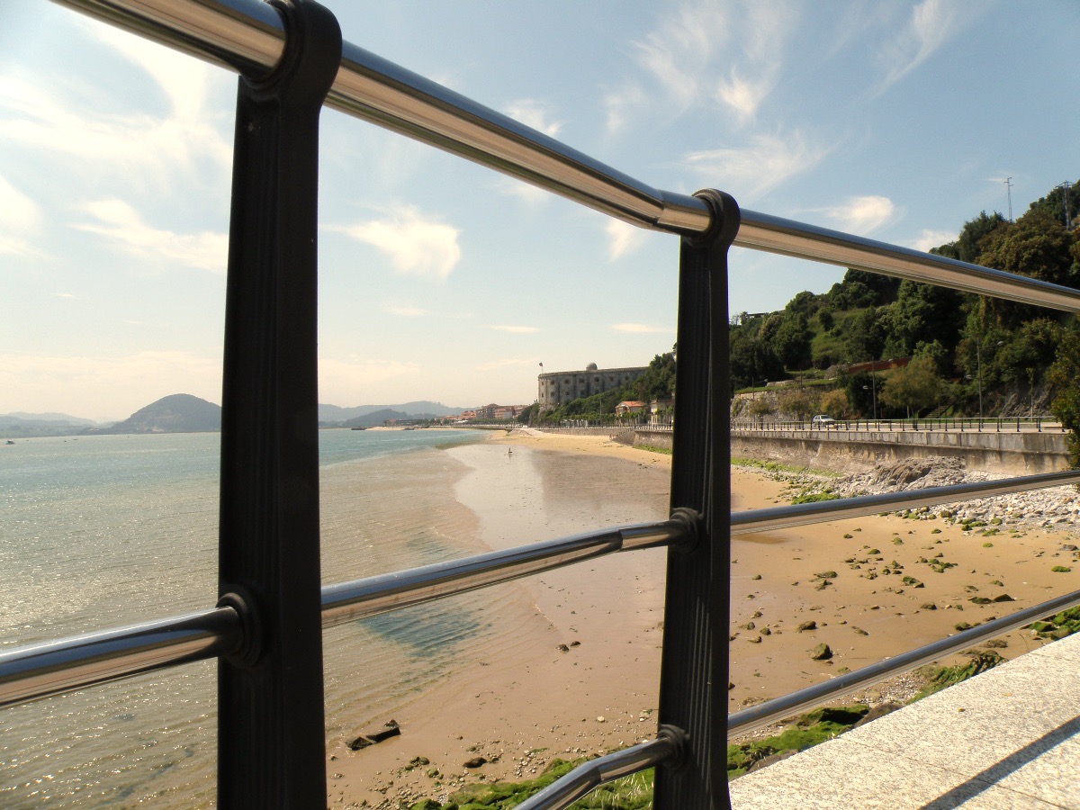 Vista a la Playa de Santoña en Santoña