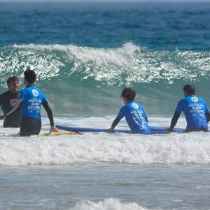 Curso de surf en la Playa de Berria en Cantabria