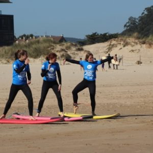 Curso de surf en la Playa de Berria en Cantabria
