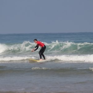 Curso de surf en la Playa de Berria en Cantabria