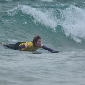 Curso de surf en la Playa de Berria en Cantabria