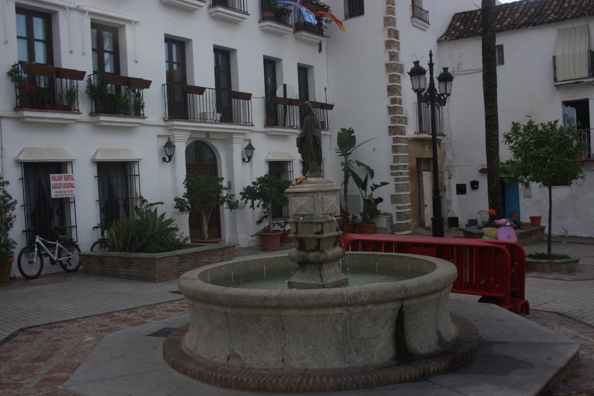Plaza con fuente en el Casco Antiguo de Marbella