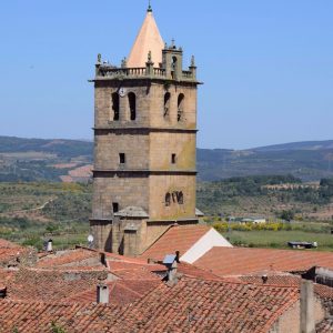Torre iglesia en Aldeadávila de la Ribera