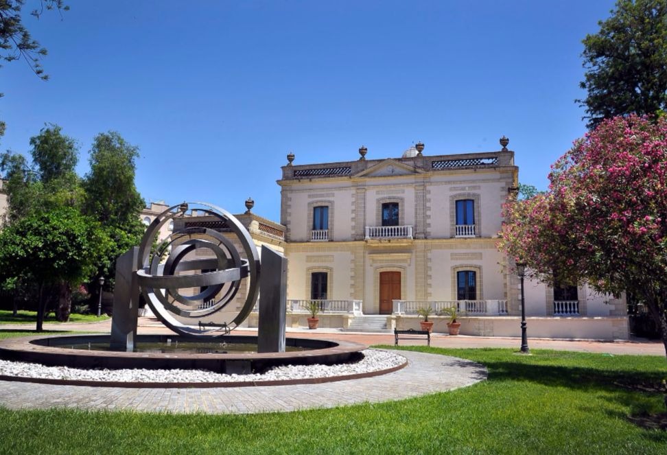 Palacio de estilo Neoclásico del museo de relojes en Jerez