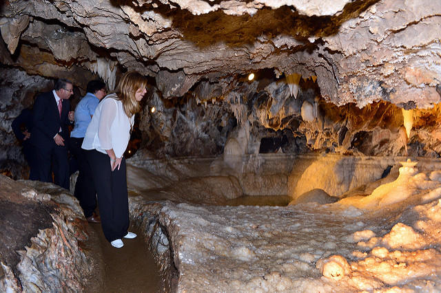 Visita de Susana Díaz a la Gruta de las Maravillas en Aracena en Huelva