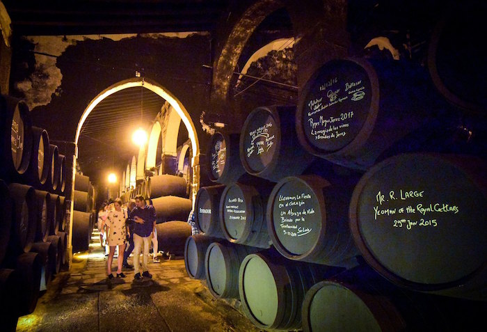 Visita de un grupo a Bodegas Fundador en Jerez de la Frontera