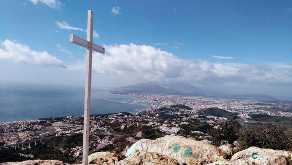Cruz en el Monte San Antón con Málaga Tour Running en Málaga