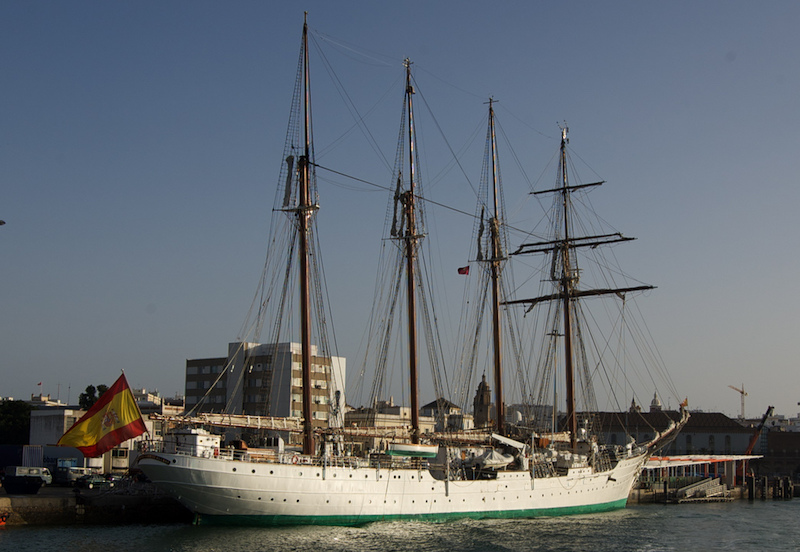 Barco Escuela Juan Sebastián Elcano amarrado en el Puerto de Cádiz
