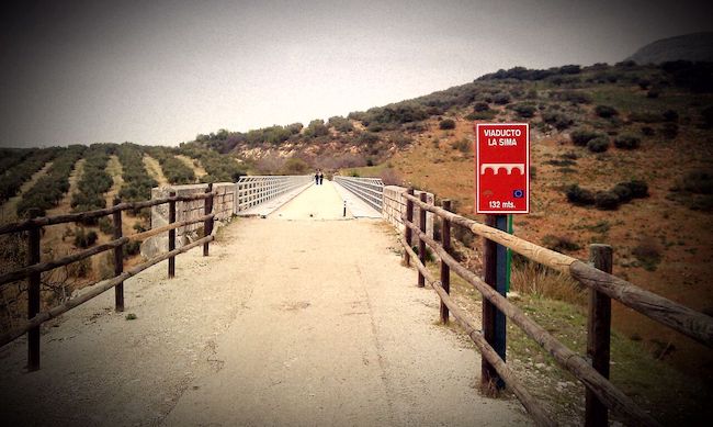 Vista del Viaducto La Sima en la Vía Verde en Cabra en la provincia de Córdoba