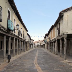 La plaza porticada en Ampudia