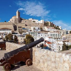 El recinto amurallado de Dalt Vila en Ibiza