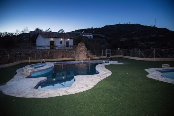 El Complejo Rural el Molinillo son casas rurales cercanas al Parque Natural de Sierra Tejeda en la provincia de Granada contando con 10 casas rurales.