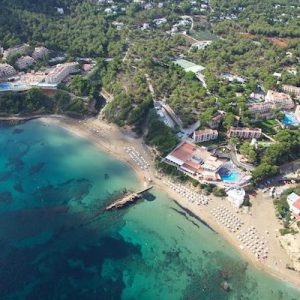 Playa Es Figueral en Santa Eulalia en Ibiza