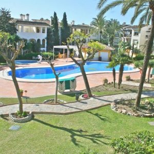 Alquiler de apartamentos en primera línea de playa en Estepona