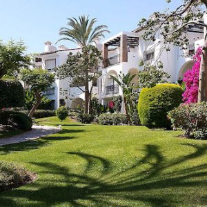Alquiler de apartamentos en primera línea de playa en Estepona
