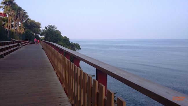 Pasarela en el Paseo Marítimo de Estepona