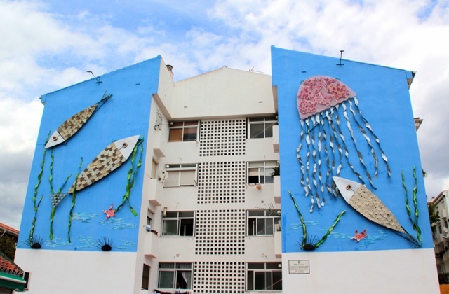 Pintura mural de un edificio en Estepona