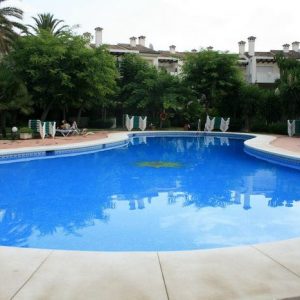 Alquiler de apartamentos en primera línea de playa en Estepona