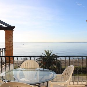 Alquiler de apartamentos en primera línea de playa en Estepona