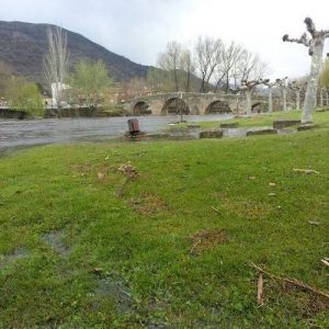 Puente románico en Navaluenga