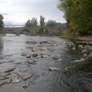 Puente románico en Navaluenga