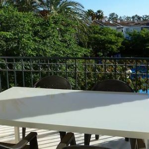 Alquiler de apartamentos en primera línea de playa en Estepona